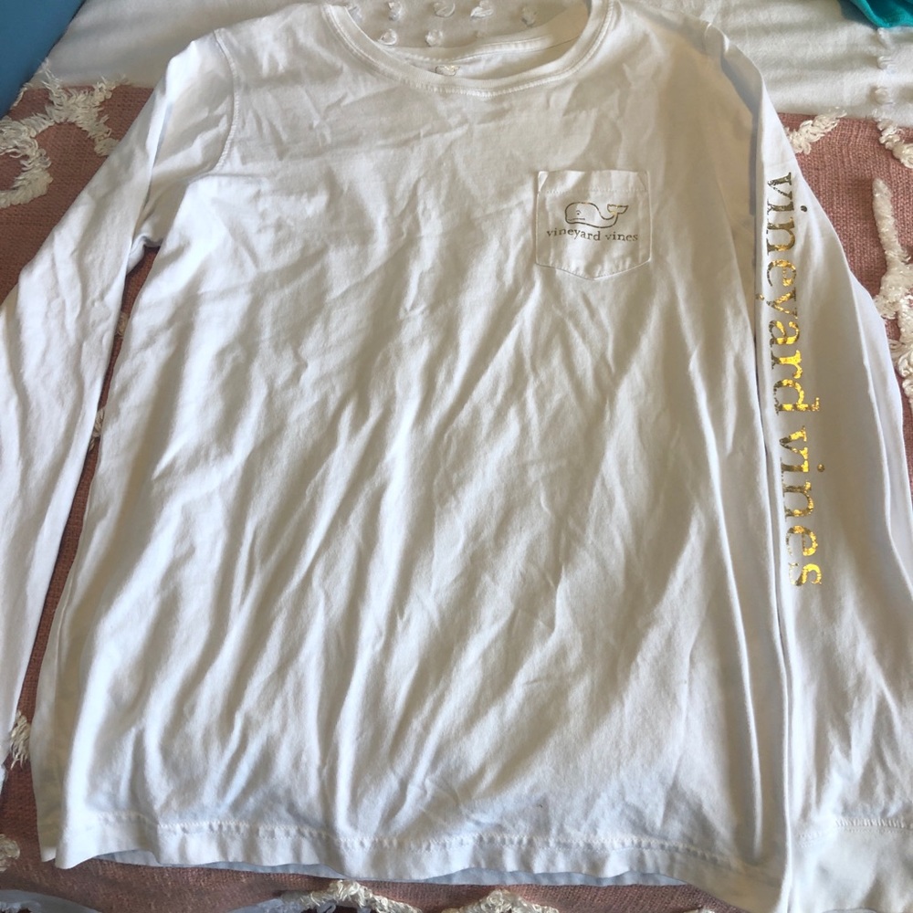 white vineyard vines shirt